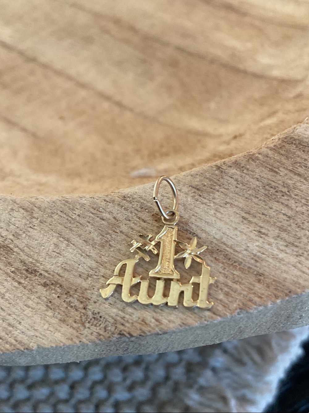 #1 Aunt Vintage Charm